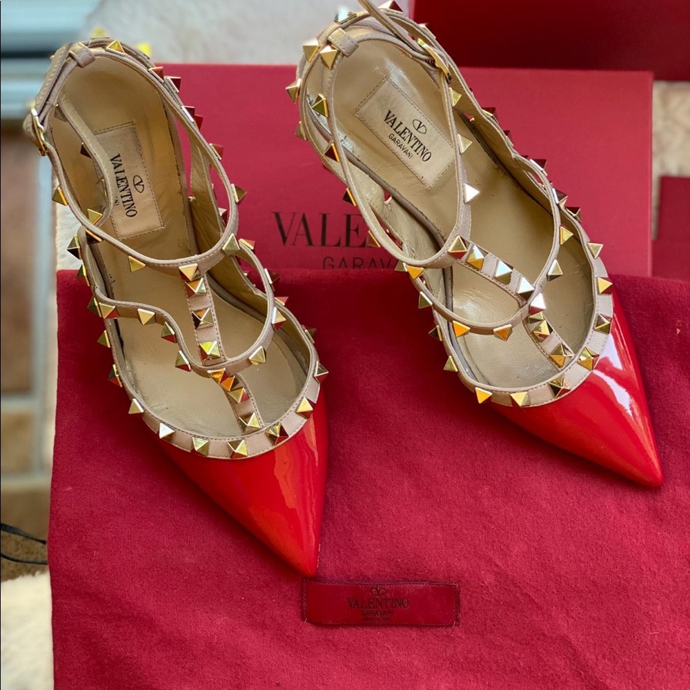 RED/GOLD PATENT ROCKSTUD CAGED PUMP 100MM Size 7.5